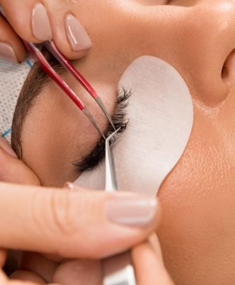 Procedure of eyelashes extension in salon